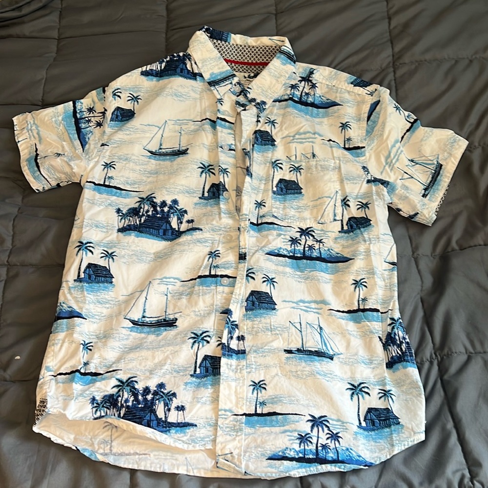 men’s casual button down shirt (size medium)